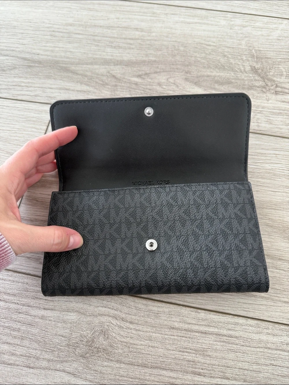 Michael Kors Jet Set Travel Large Trifold Wallet Black and silver